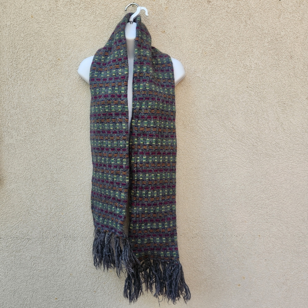 NEIMAN MARCUS Scarf Gray 100% Wool Fringe Hand Framed Made England